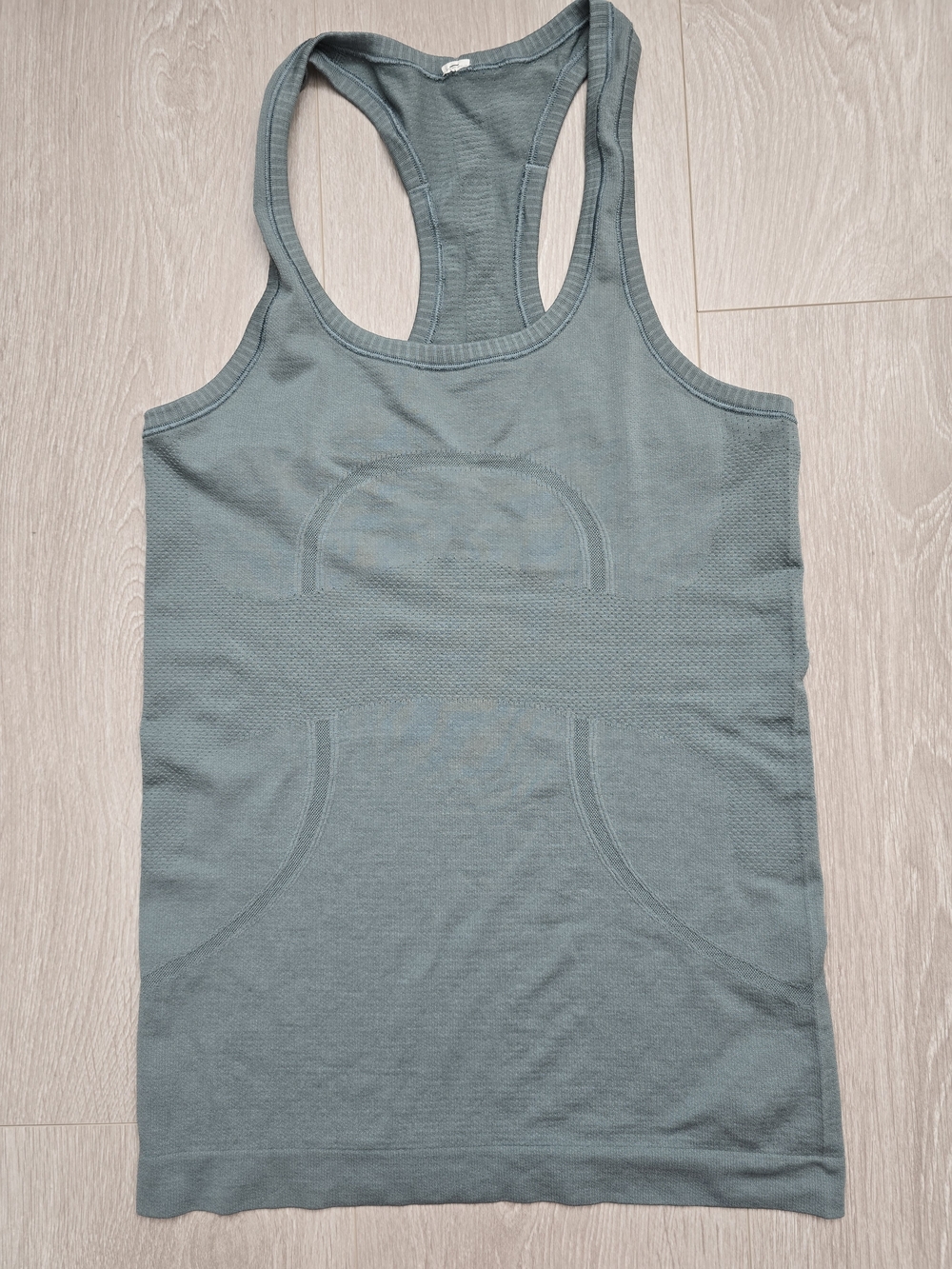 lululemon athletica Dusty Sage Racerback Seamless Tank Size 4 - Picture 1 of 3